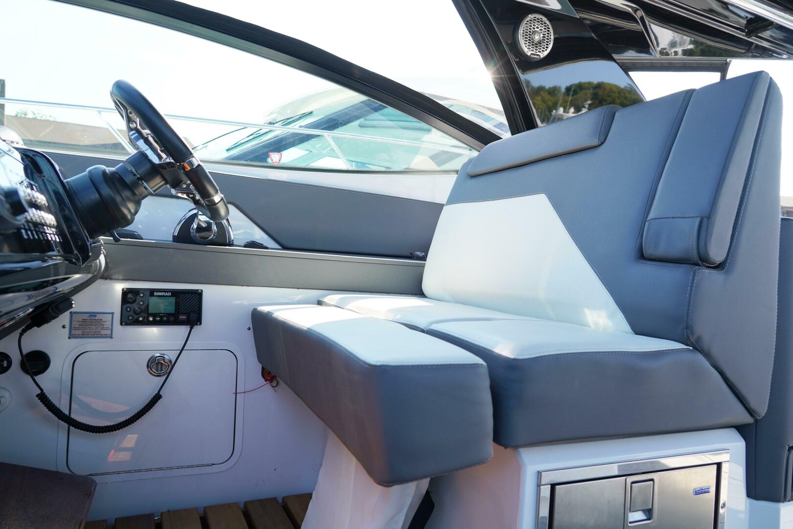 Slide: The Image of Cruisers 38 GLS 2021 - 21