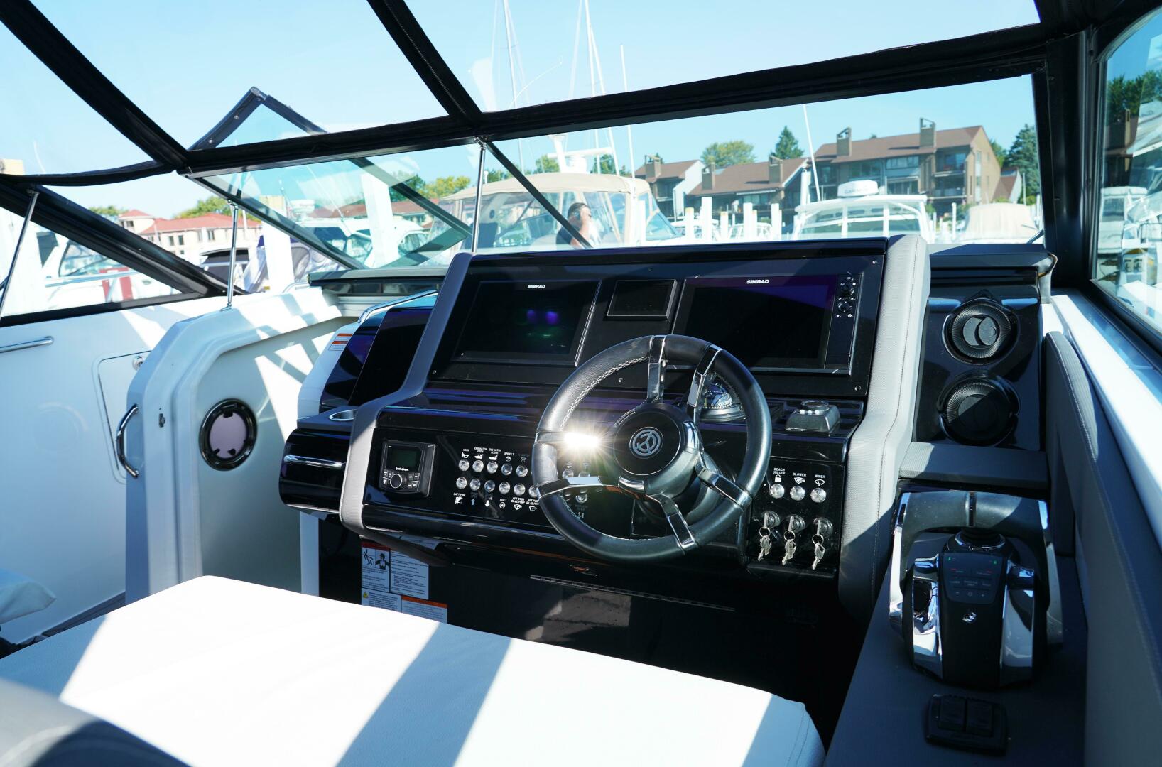 Slide: The Image of Cruisers 38 GLS 2021 - 3