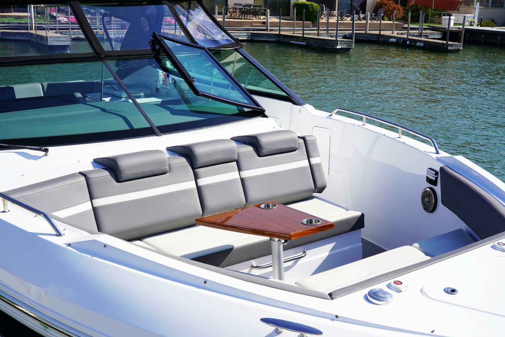 Slide: The Image of Cruisers 38 GLS 2021 - 4