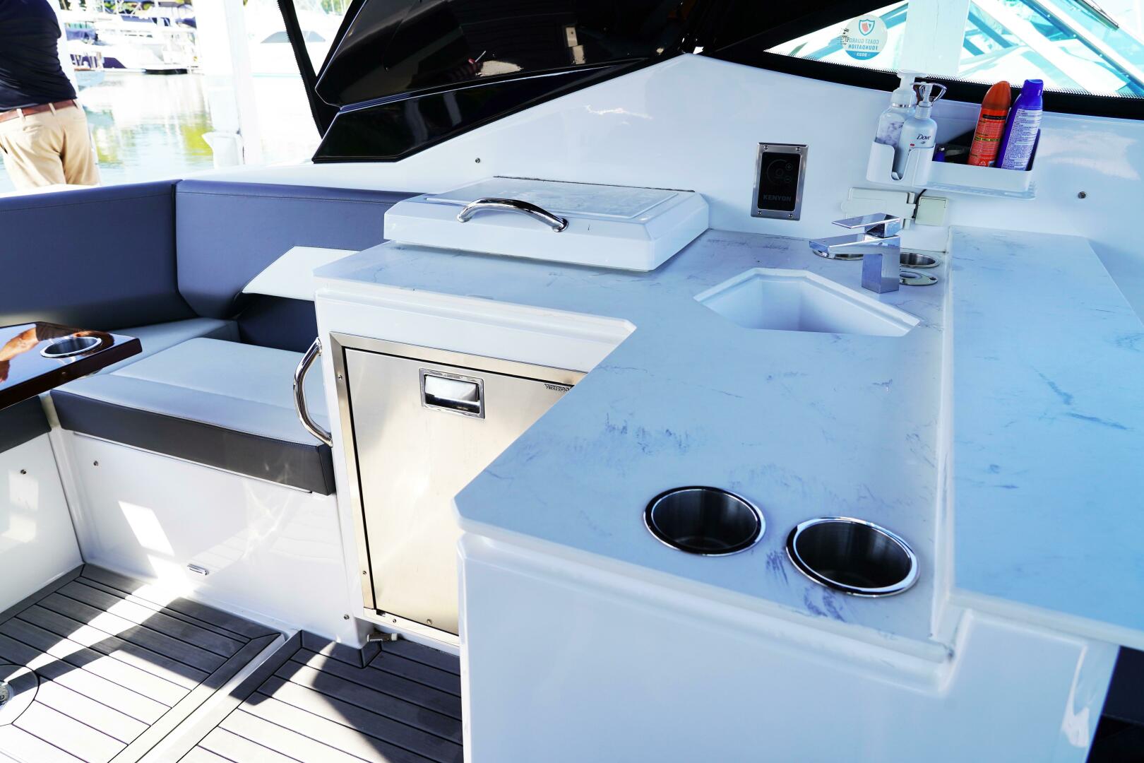 Slide: The Image of Cruisers 38 GLS 2021 - 6