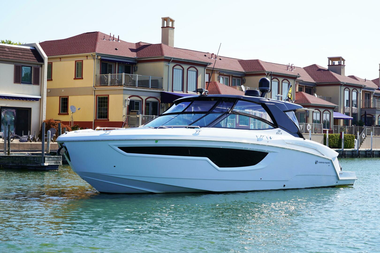 Slide: The Image of Cruisers 38 GLS 2021 - 9