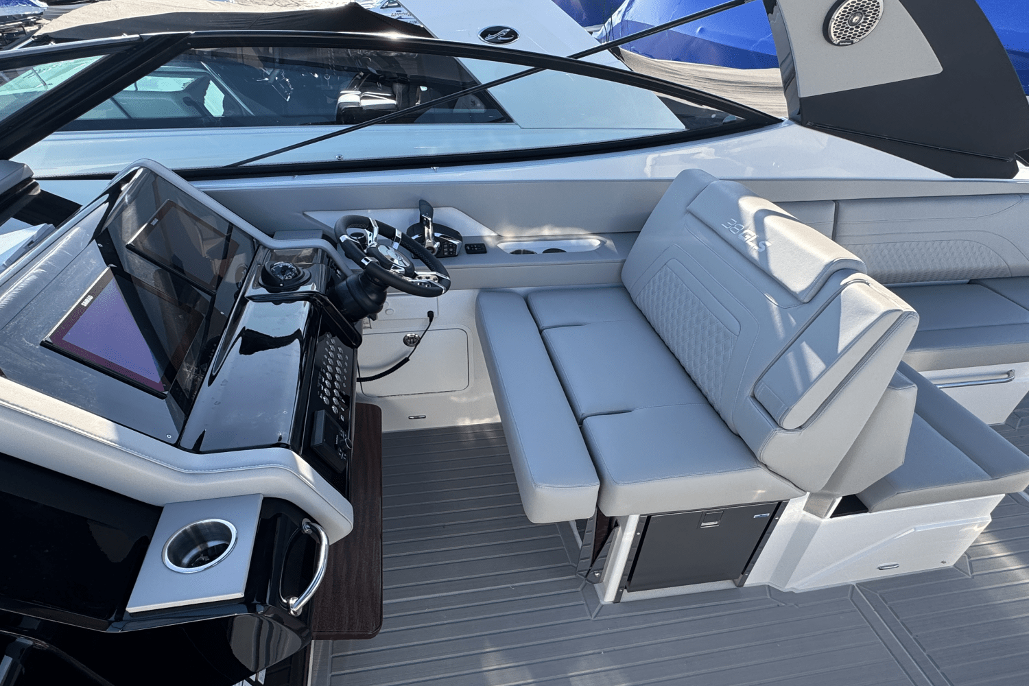 Slide: The Image of Cruisers 38 GLS 2025 - 17