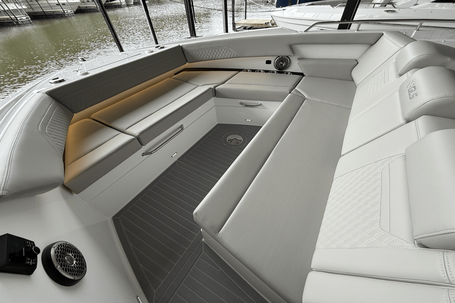 Slide: The Image of Cruisers 38 GLS 2025 - 20
