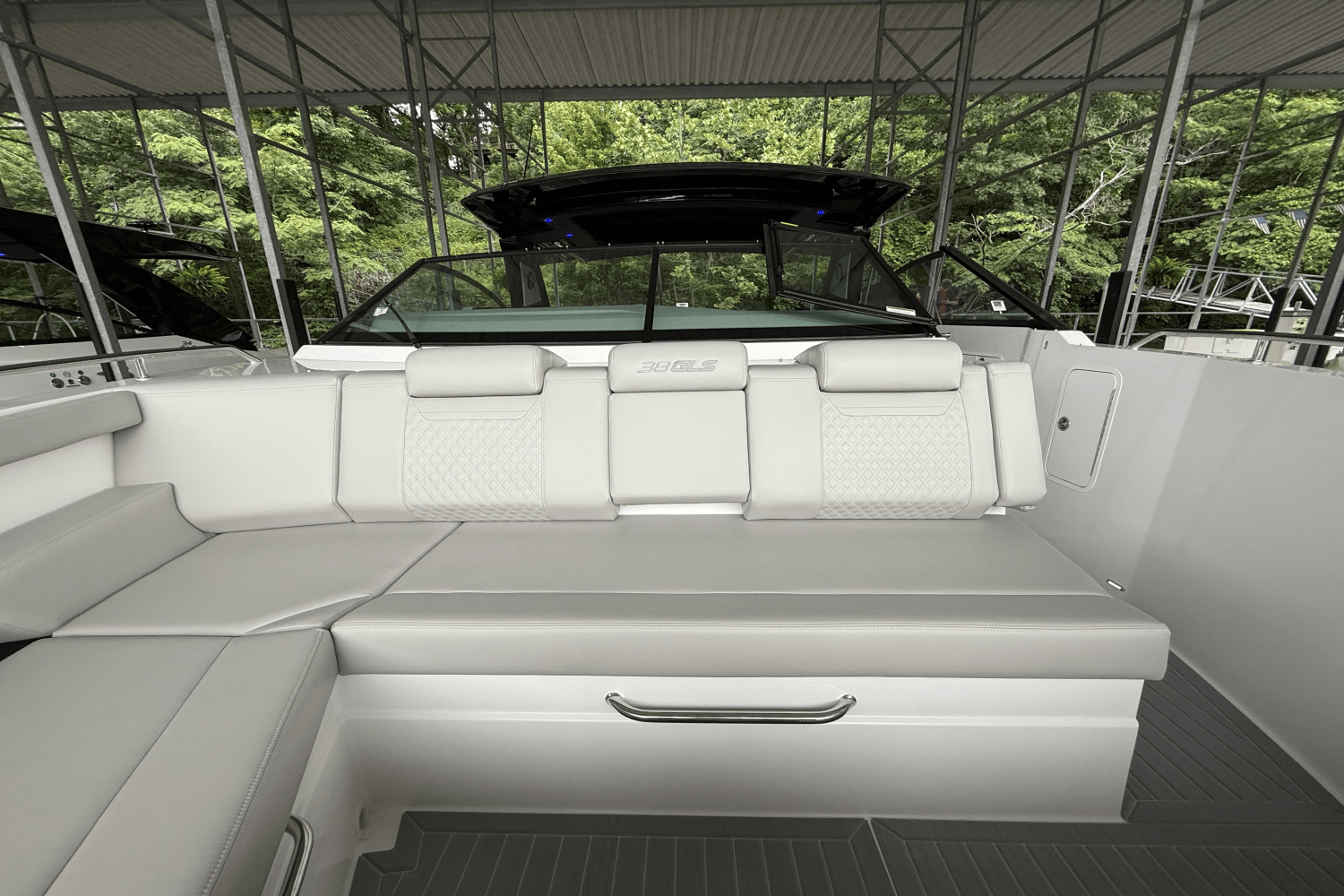 Slide: The Image of Cruisers 38 GLS 2025 - 22