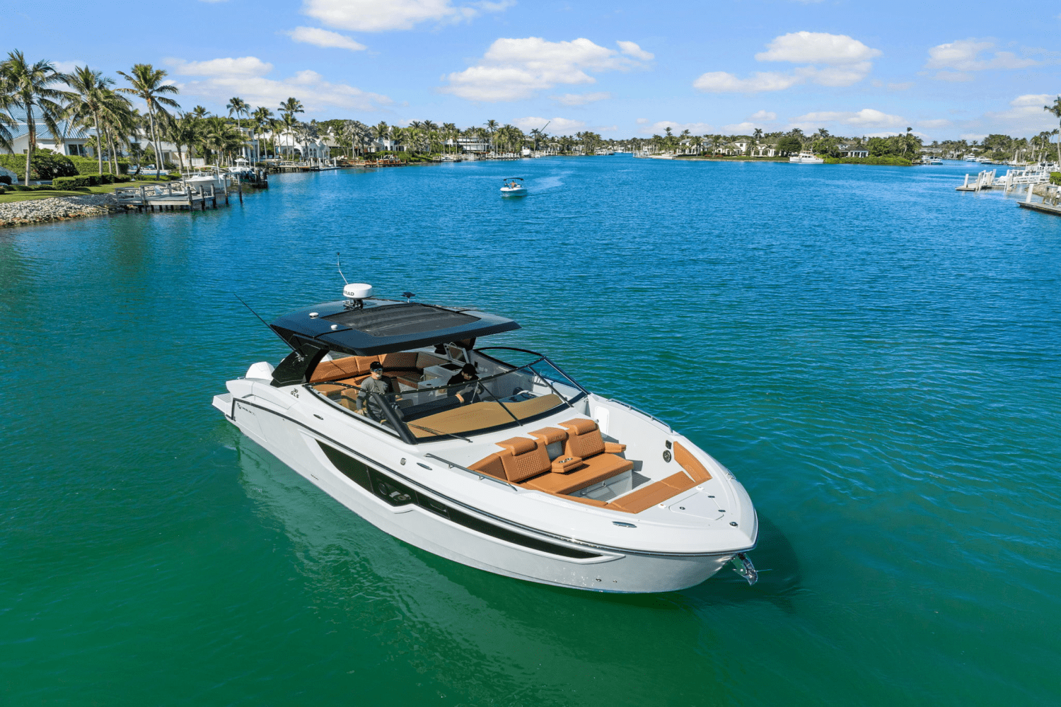 Slide: The Image of Cruisers 38 GLS Outboard 2025 - 1