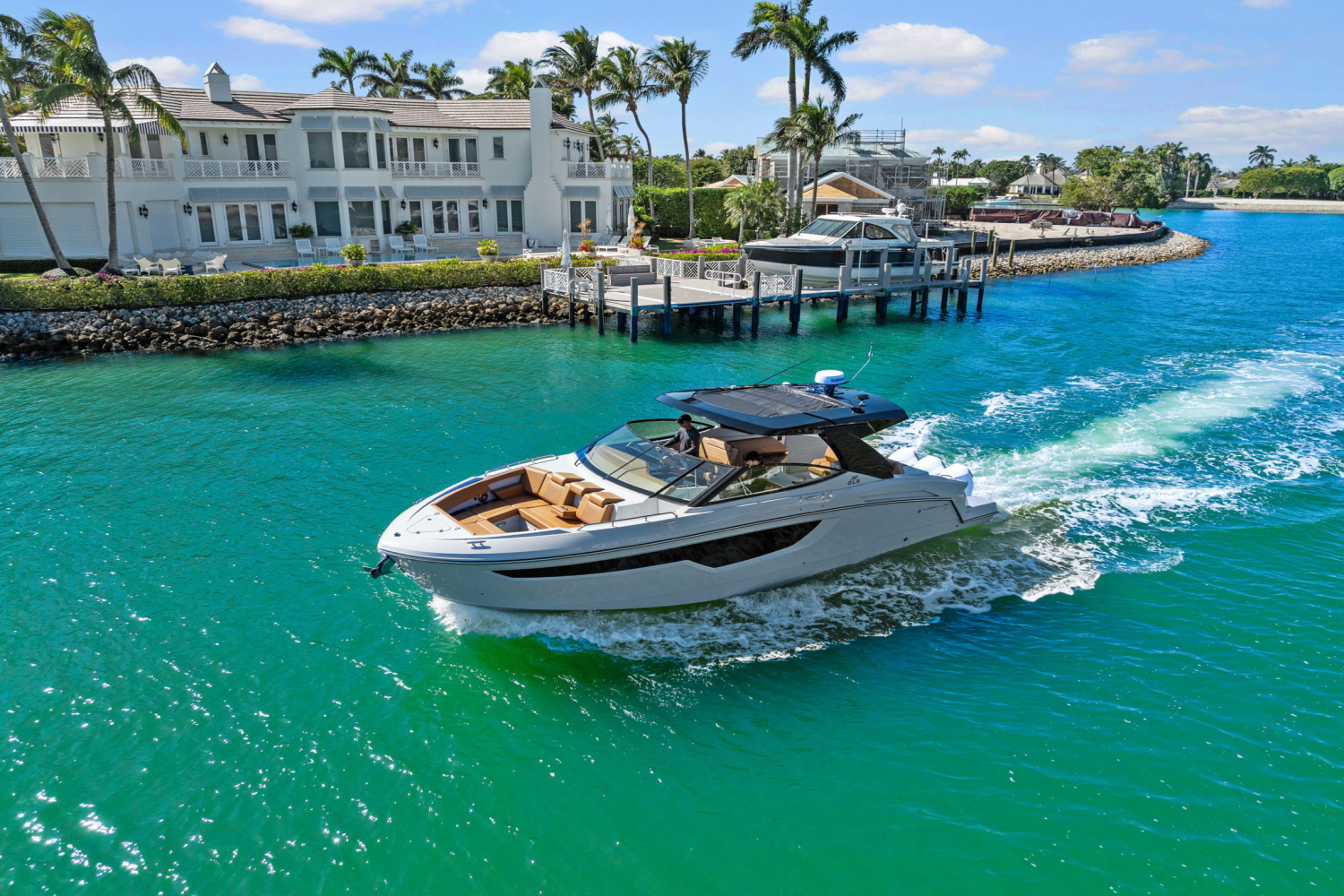 Slide: The Image of Cruisers 38 GLS Outboard 2025 - 11