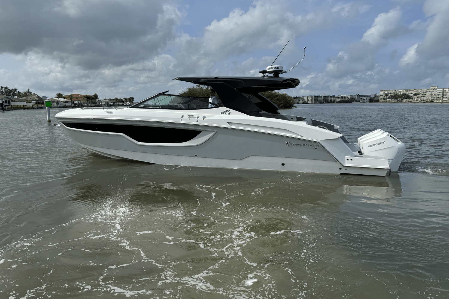 Slide: The Image of Cruisers 38 GLS Outboard 2025 - 12
