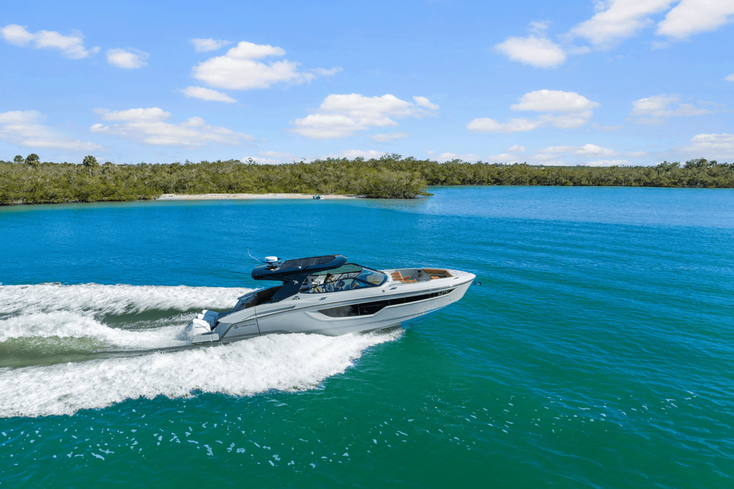Slide: The Image of Cruisers 38 GLS Outboard 2025 - 13