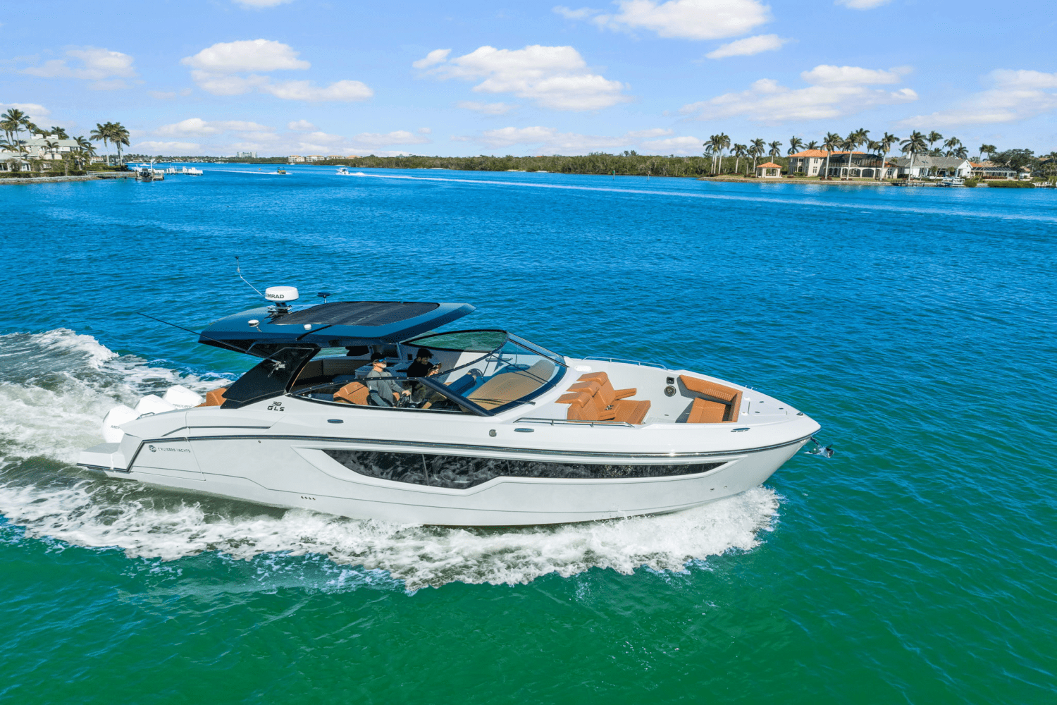 Slide: The Image of Cruisers 38 GLS Outboard 2025 - 14