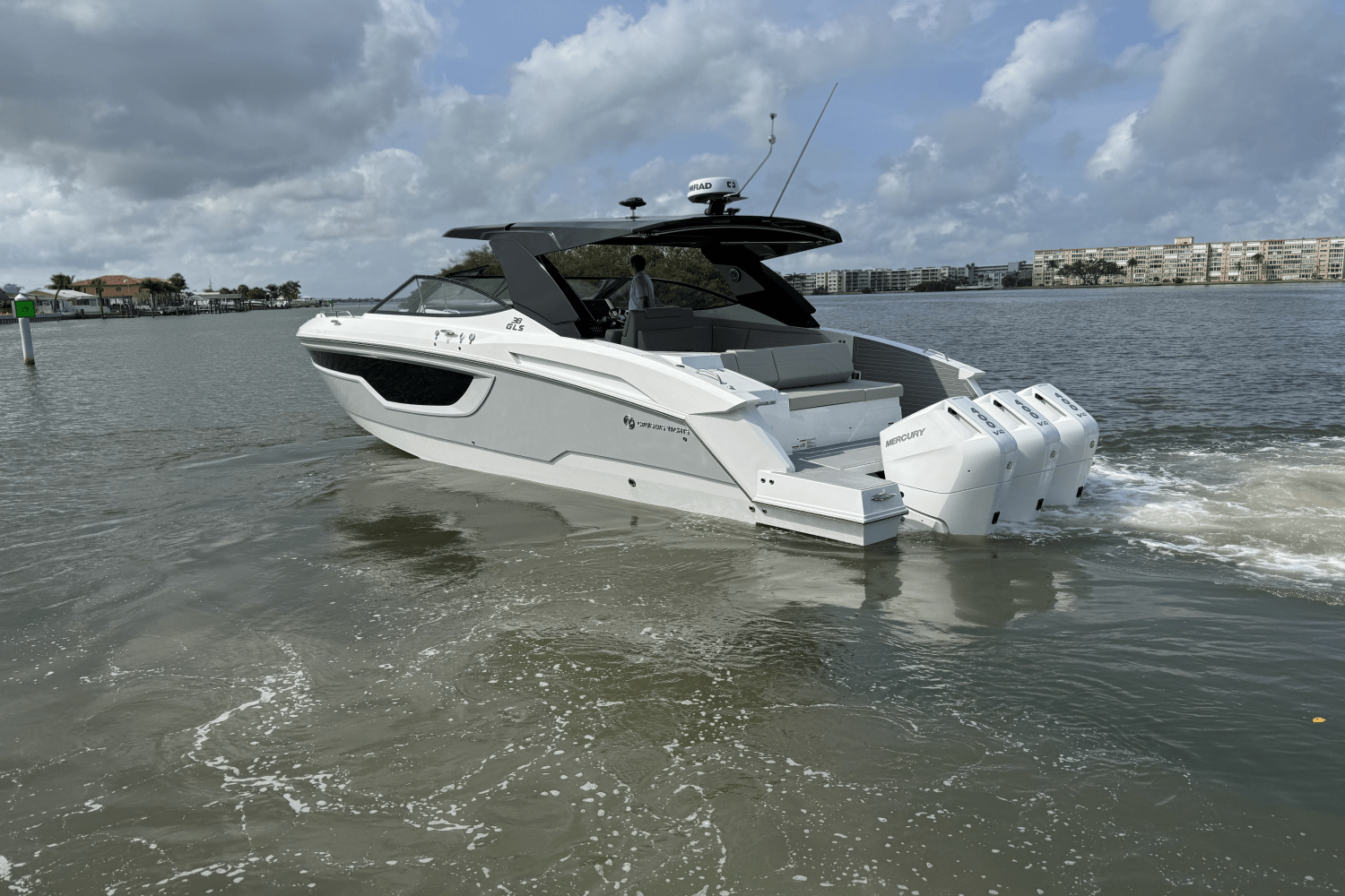 Slide: The Image of Cruisers 38 GLS Outboard 2025 - 14