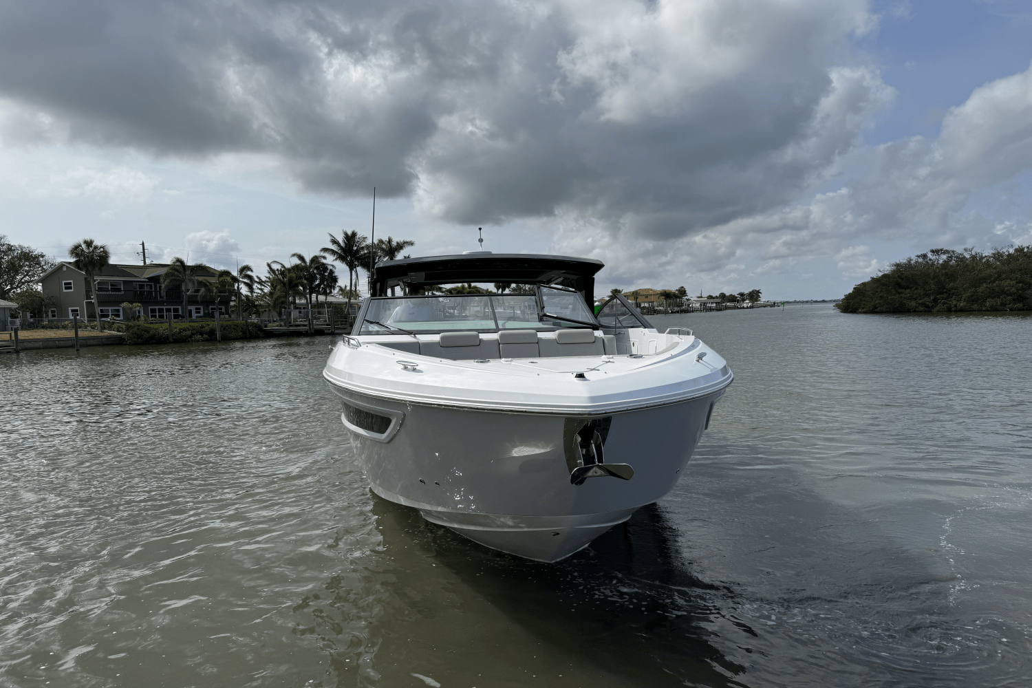 Slide: The Image of Cruisers 38 GLS Outboard 2025 - 15
