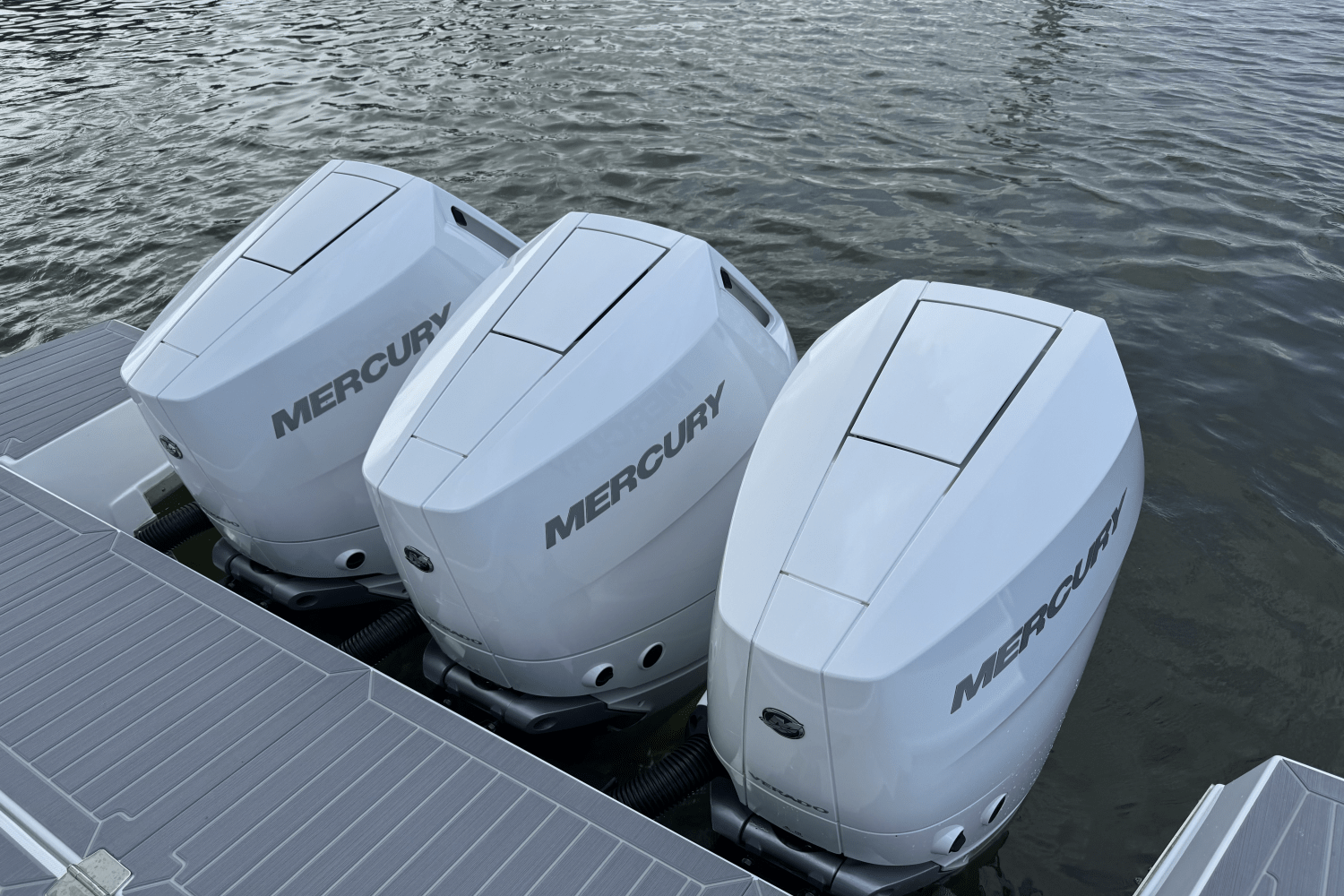 Slide: The Image of Cruisers 38 GLS Outboard 2025 - 17