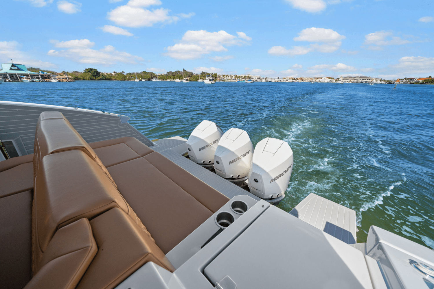 Slide: The Image of Cruisers 38 GLS Outboard 2025 - 19