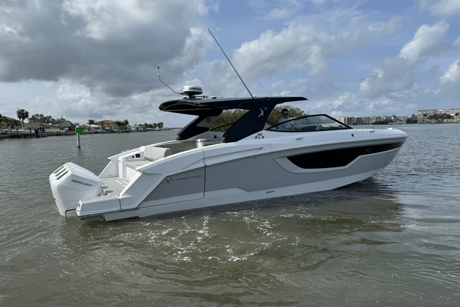 Slide: The Image of Cruisers 38 GLS Outboard 2025 - 3