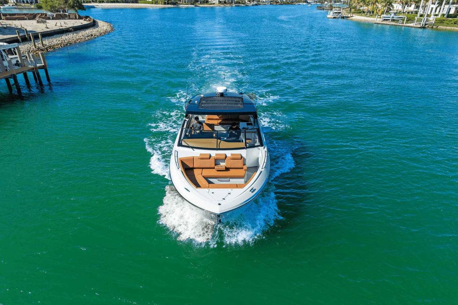 Slide: The Image of Cruisers 38 GLS Outboard 2025 - 3