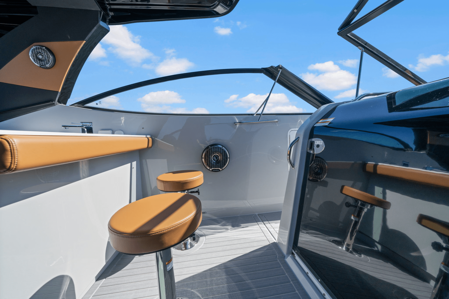 Slide: The Image of Cruisers 38 GLS Outboard 2025 - 33