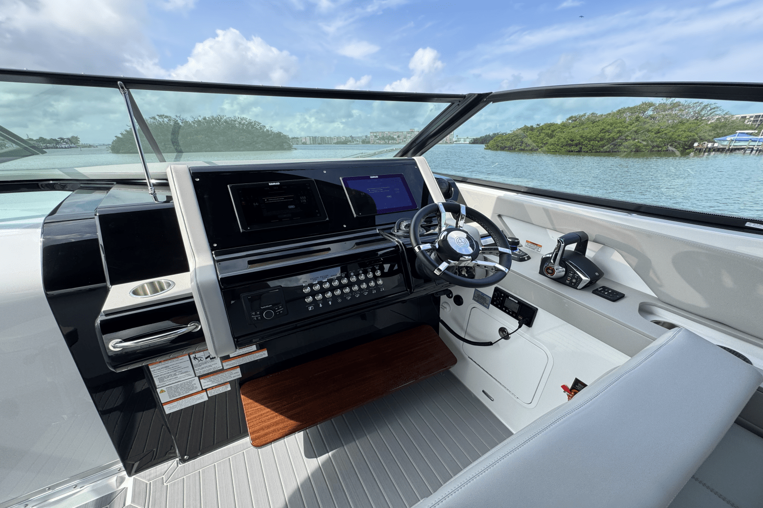 Slide: The Image of Cruisers 38 GLS Outboard 2025 - 33