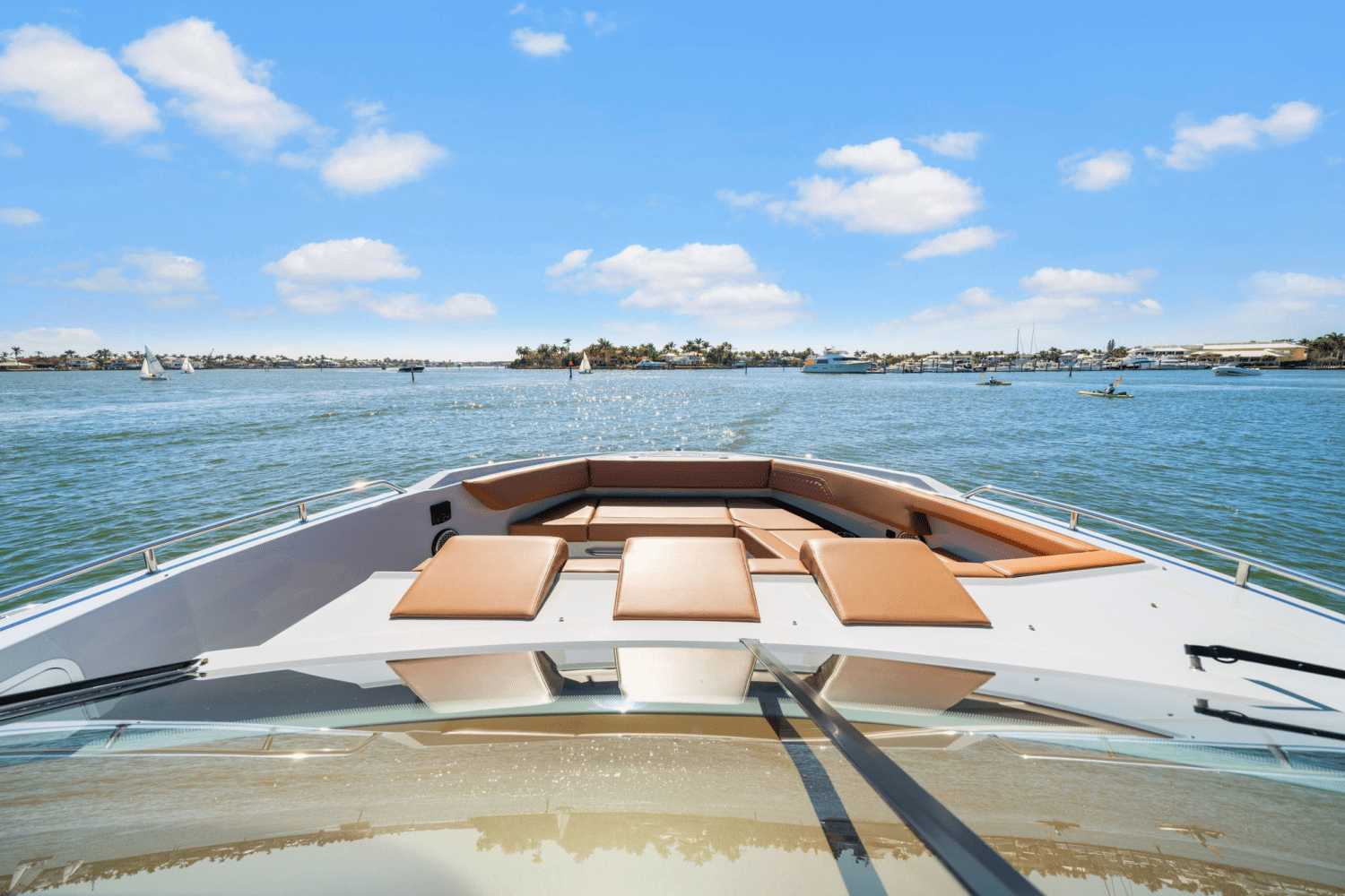 Slide: The Image of Cruisers 38 GLS Outboard 2025 - 42