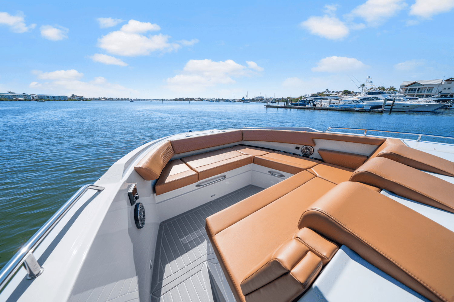 Slide: The Image of Cruisers 38 GLS Outboard 2025 - 44