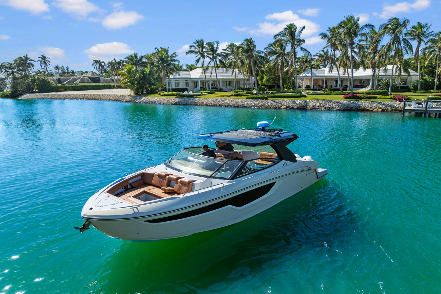 Slide: The Image of Cruisers 38 GLS Outboard 2025 - 5