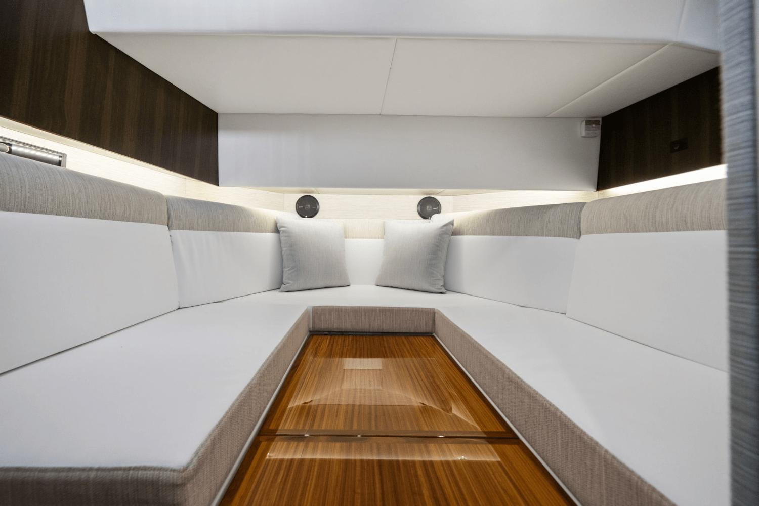 Slide: The Image of Cruisers 38 GLS Outboard 2025 - 57