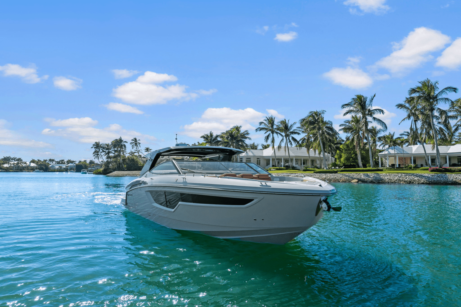 Slide: The Image of Cruisers 38 GLS Outboard 2025 - 6