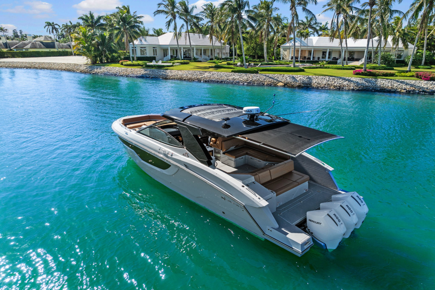 Slide: The Image of Cruisers 38 GLS Outboard 2025 - 9