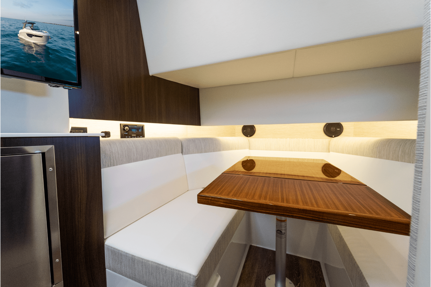Slide: The Image of Cruisers 38 GLS Outboard 2026 - 100