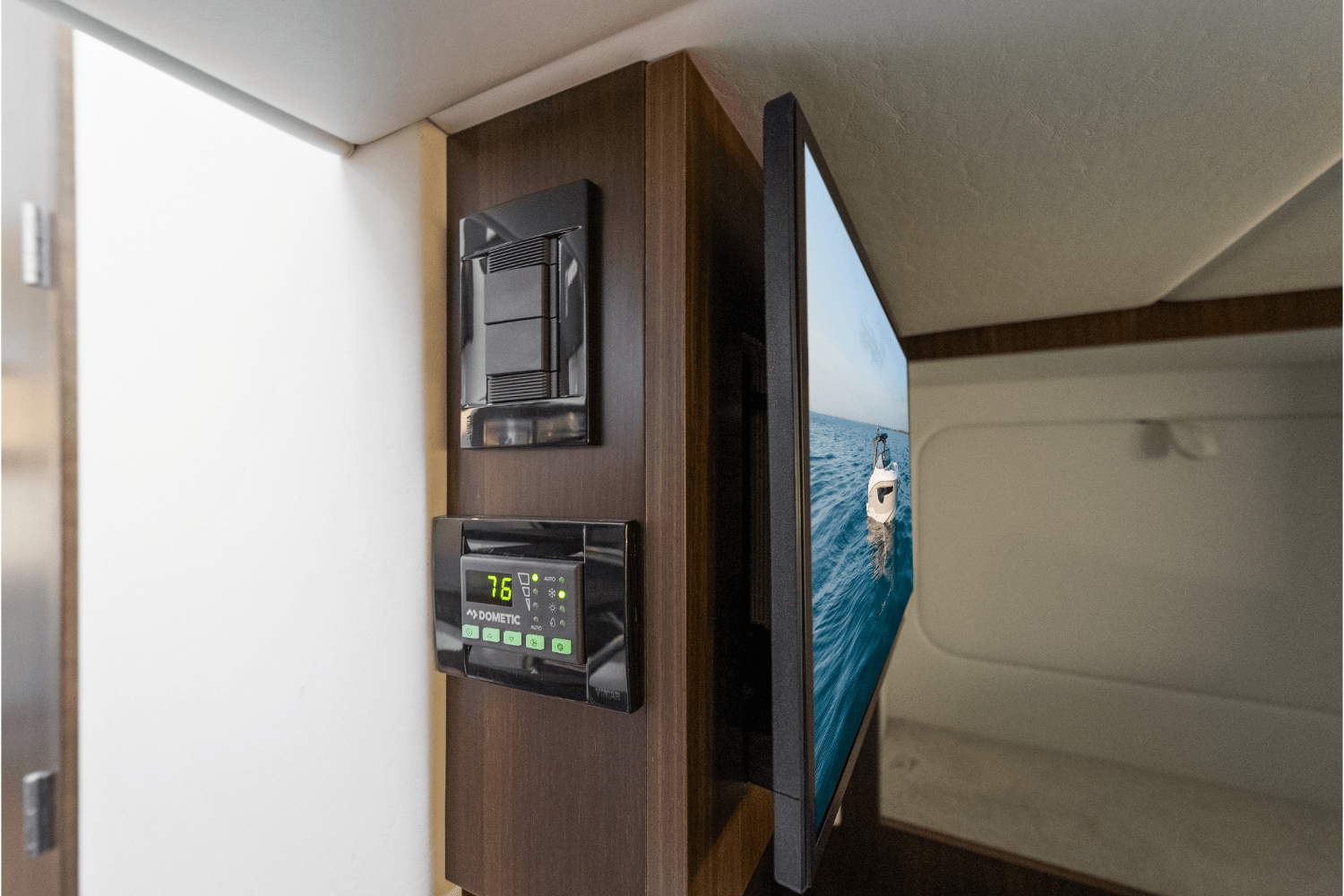 Slide: The Image of Cruisers 38 GLS Outboard 2026 - 110