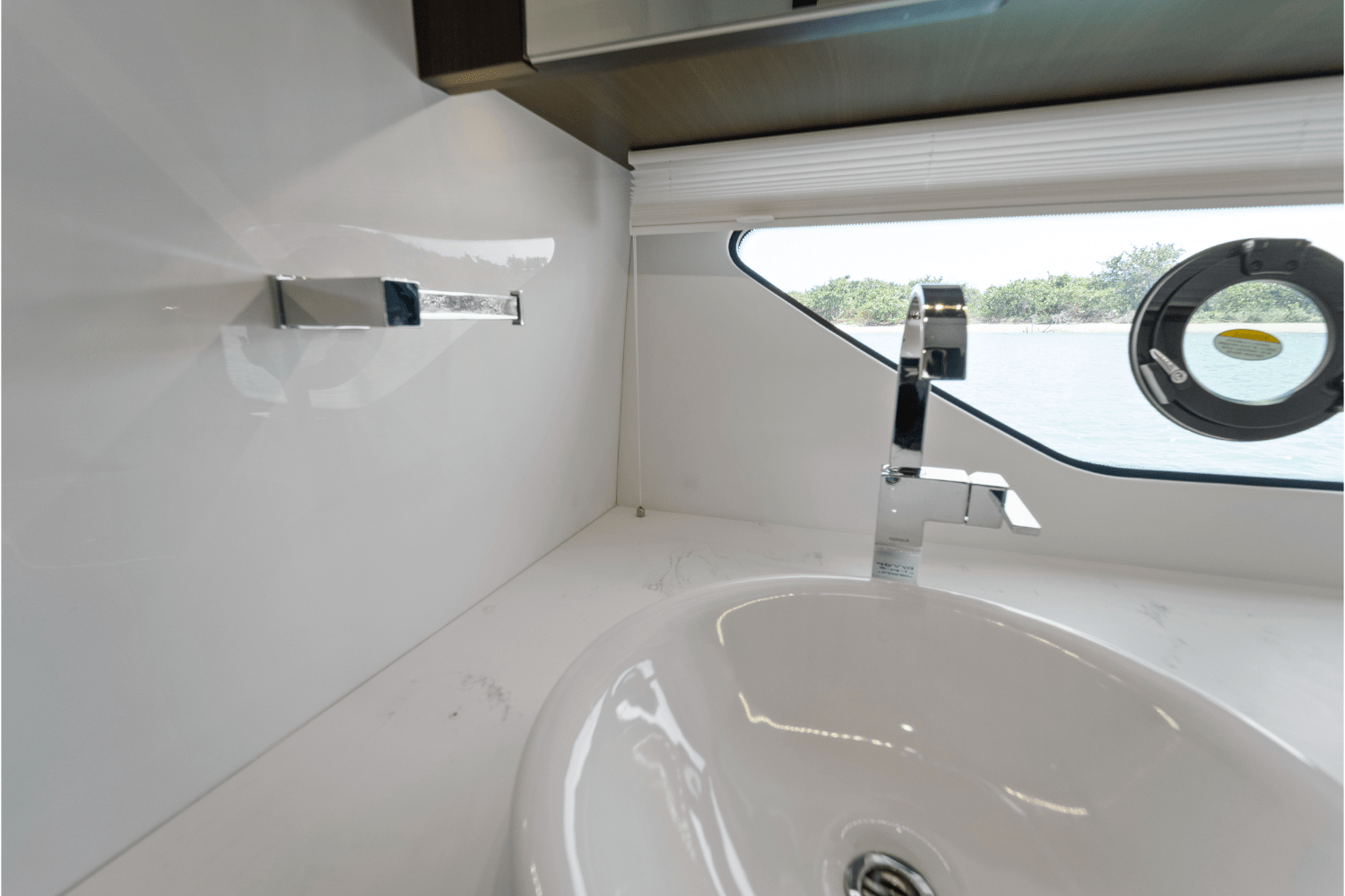 Slide: The Image of Cruisers 38 GLS Outboard 2026 - 115