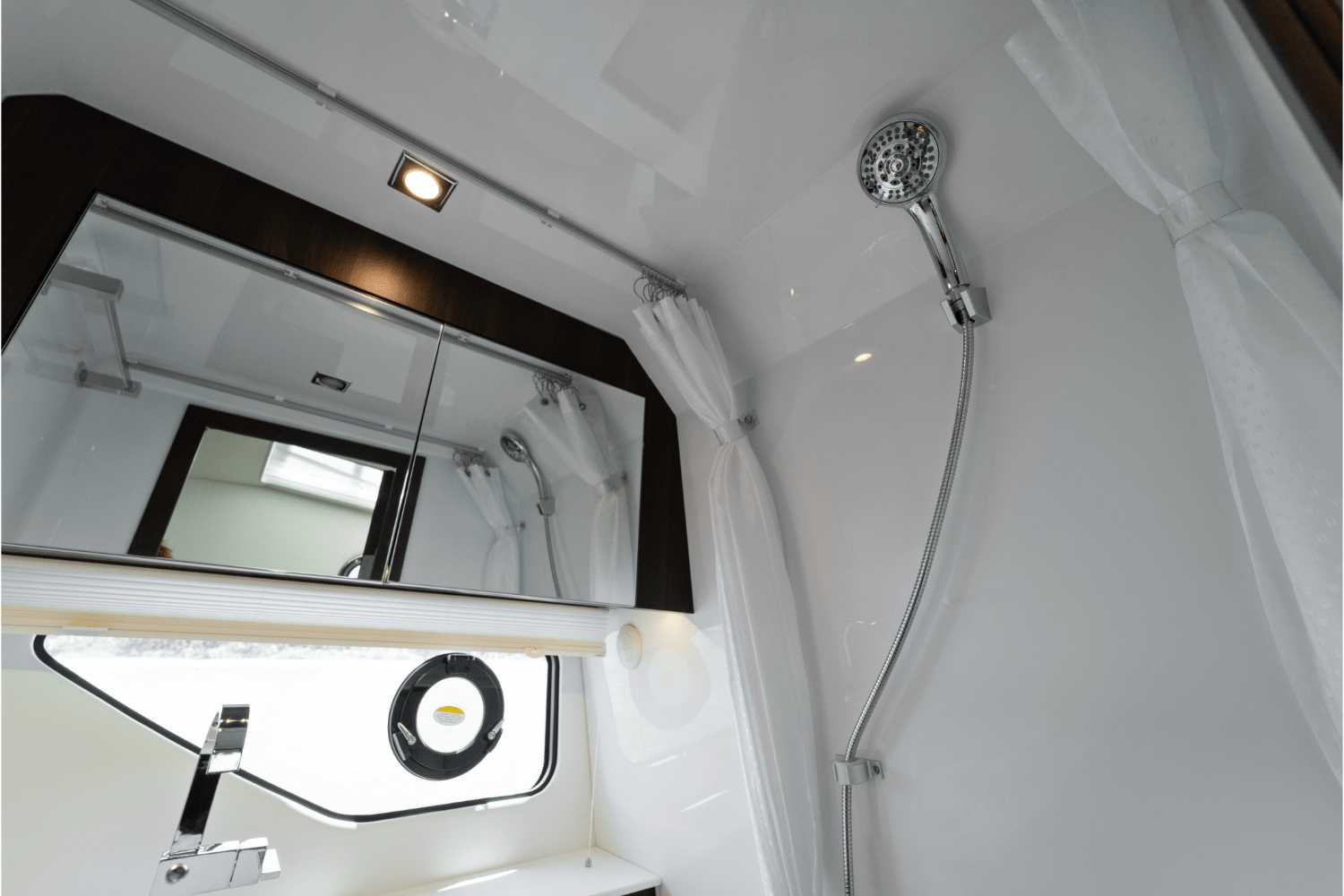 Slide: The Image of Cruisers 38 GLS Outboard 2026 - 116