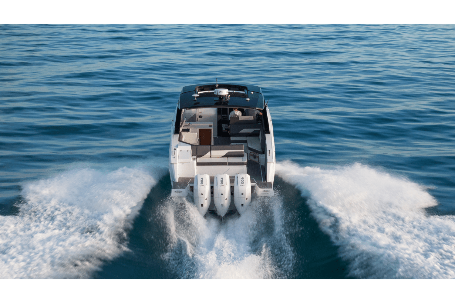 Slide: The Image of Cruisers 38 GLS Outboard 2026 - 18