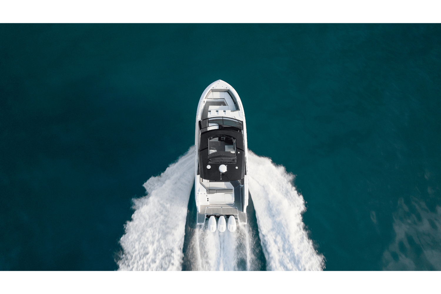 Slide: The Image of Cruisers 38 GLS Outboard 2026 - 21