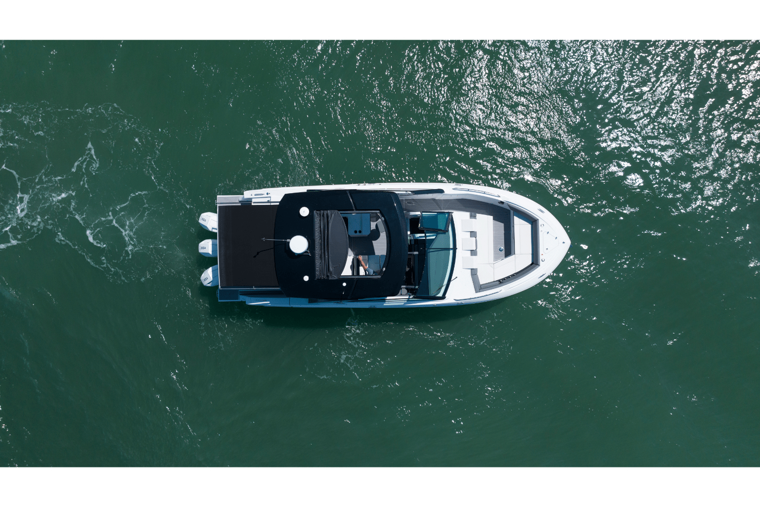 Slide: The Image of Cruisers 38 GLS Outboard 2026 - 27