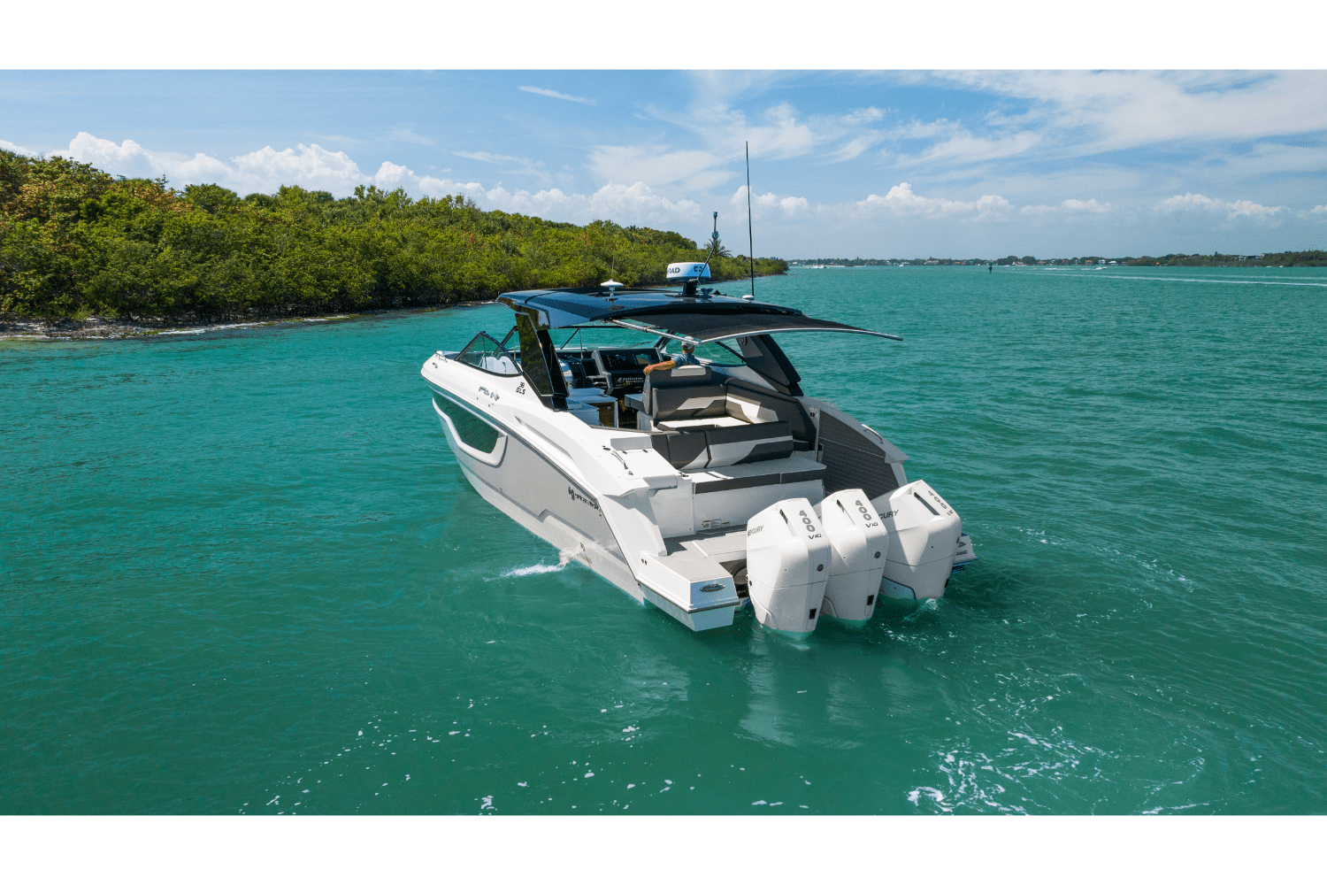 Slide: The Image of Cruisers 38 GLS Outboard 2026 - 31