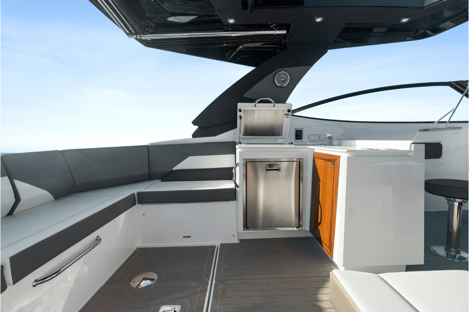 Slide: The Image of Cruisers 38 GLS Outboard 2026 - 35