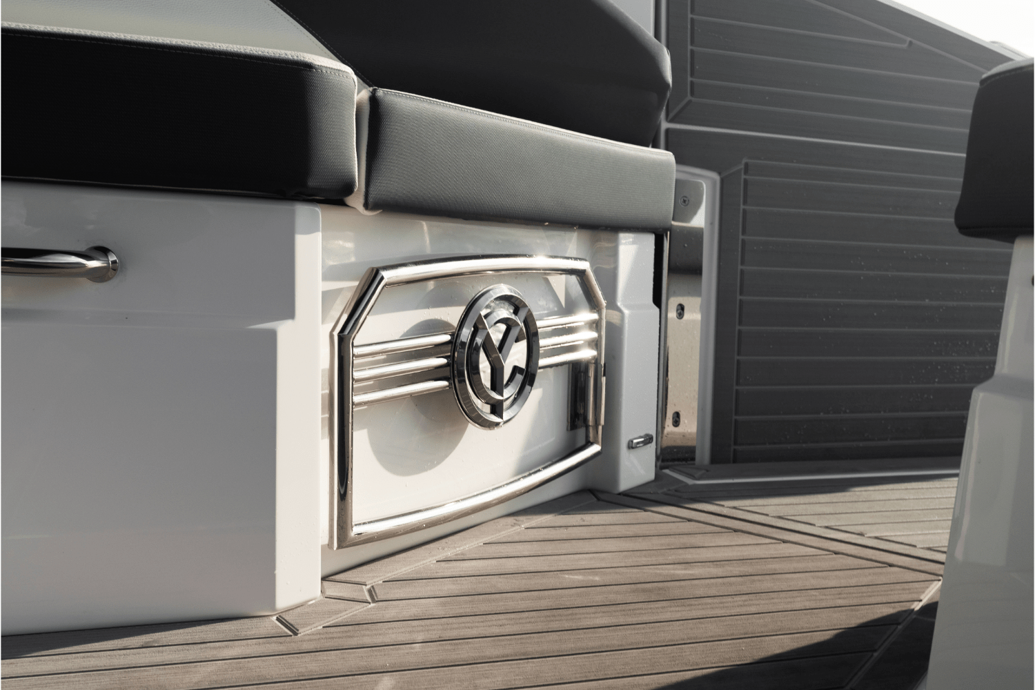 Slide: The Image of Cruisers 38 GLS Outboard 2026 - 42