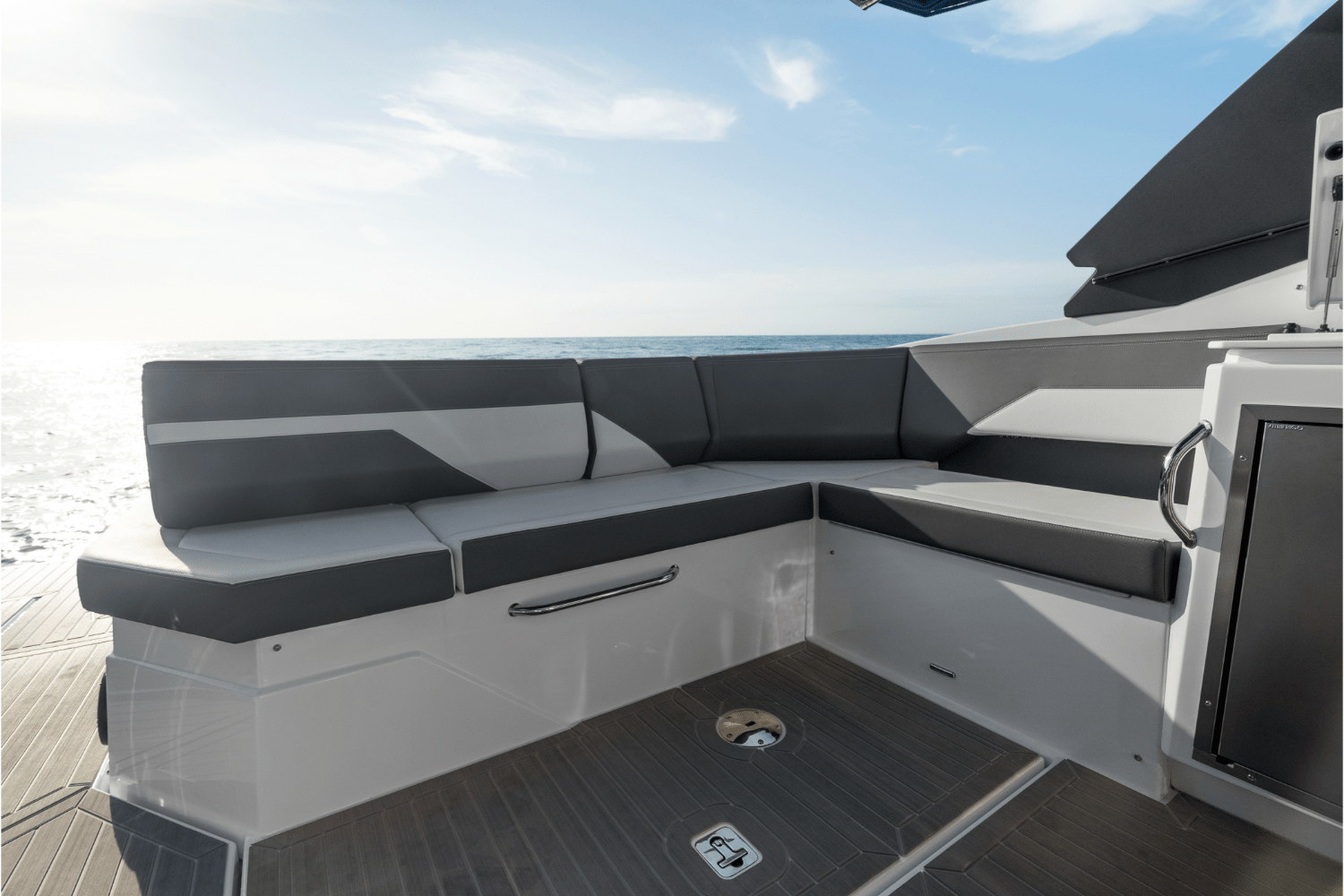 Slide: The Image of Cruisers 38 GLS Outboard 2026 - 43