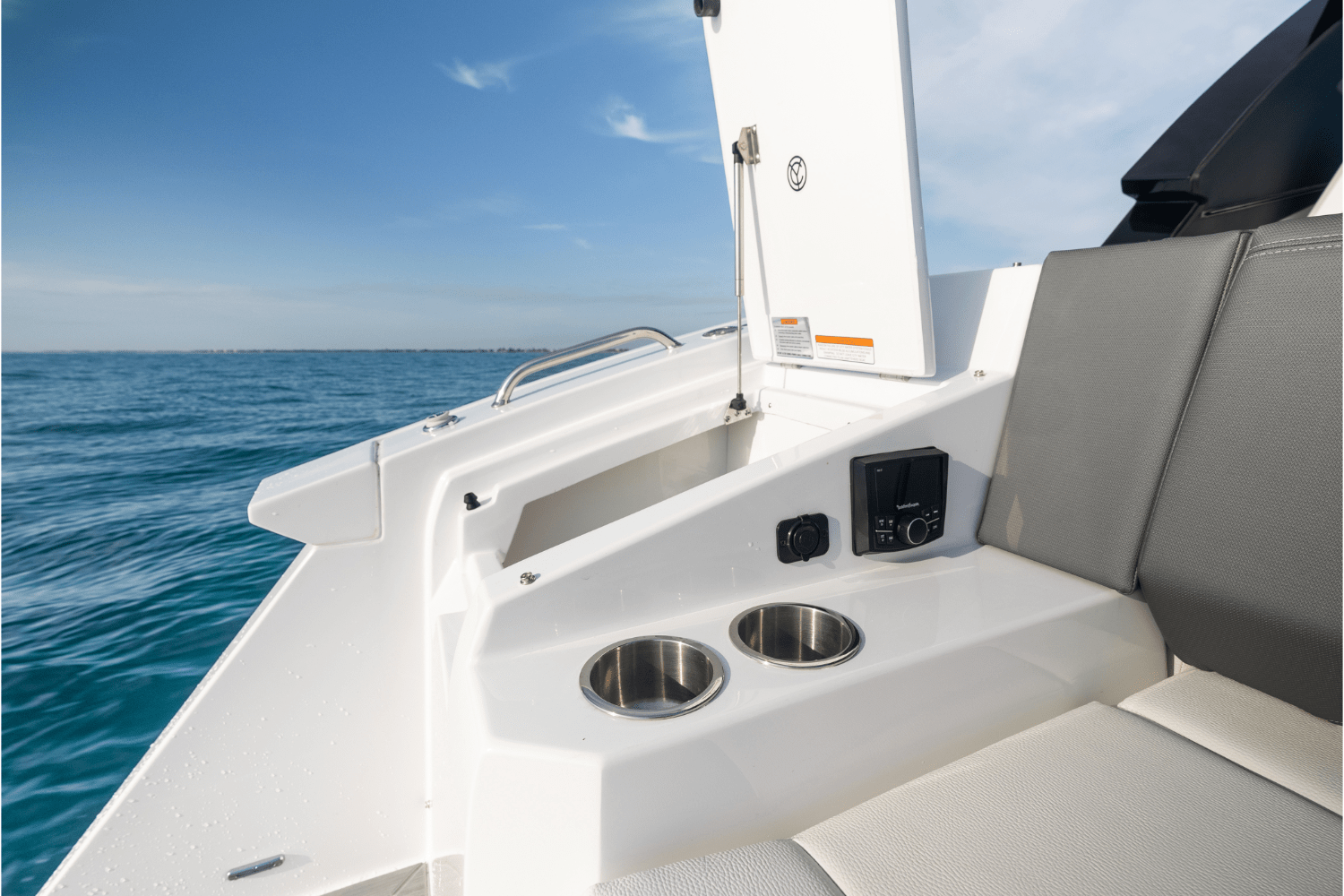 Slide: The Image of Cruisers 38 GLS Outboard 2026 - 55