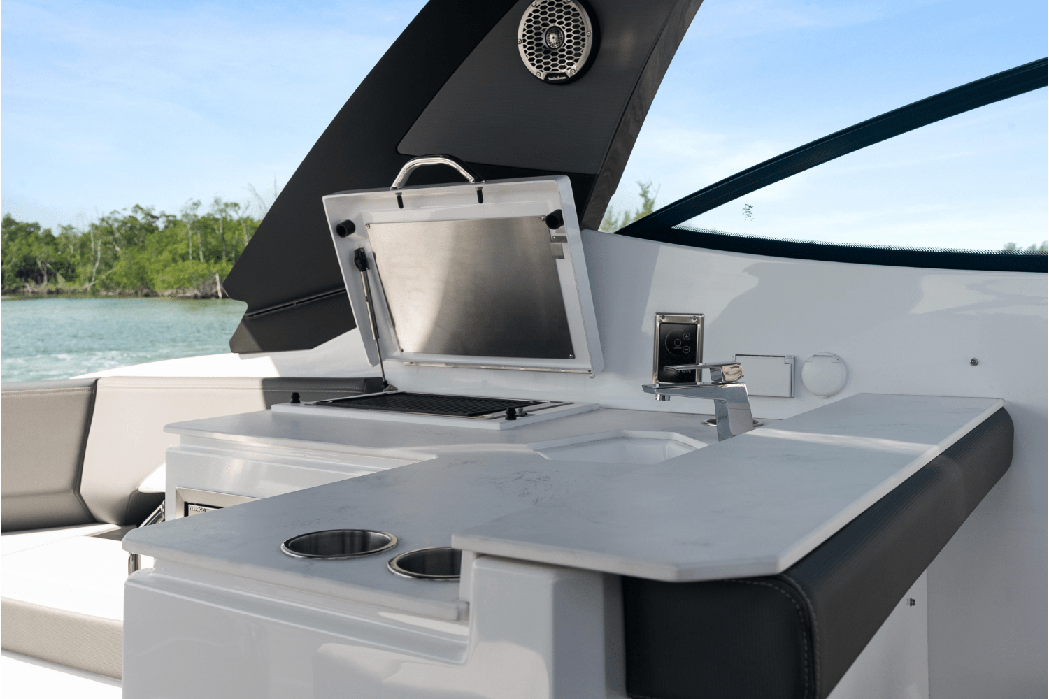 Slide: The Image of Cruisers 38 GLS Outboard 2026 - 68
