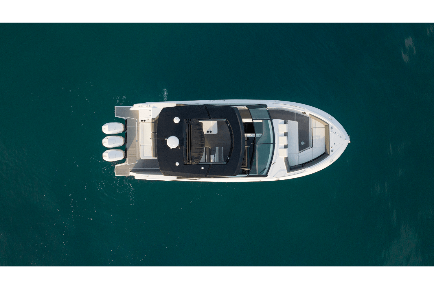 Slide: The Image of Cruisers 38 GLS Outboard 2026 - 7