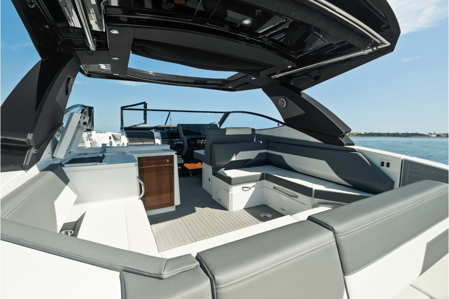 Slide: The Image of Cruisers 38 GLS Outboard 2026 - 70