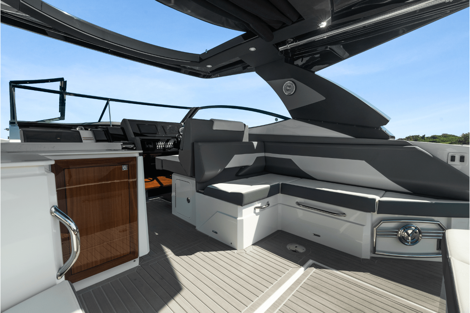 Slide: The Image of Cruisers 38 GLS Outboard 2026 - 71