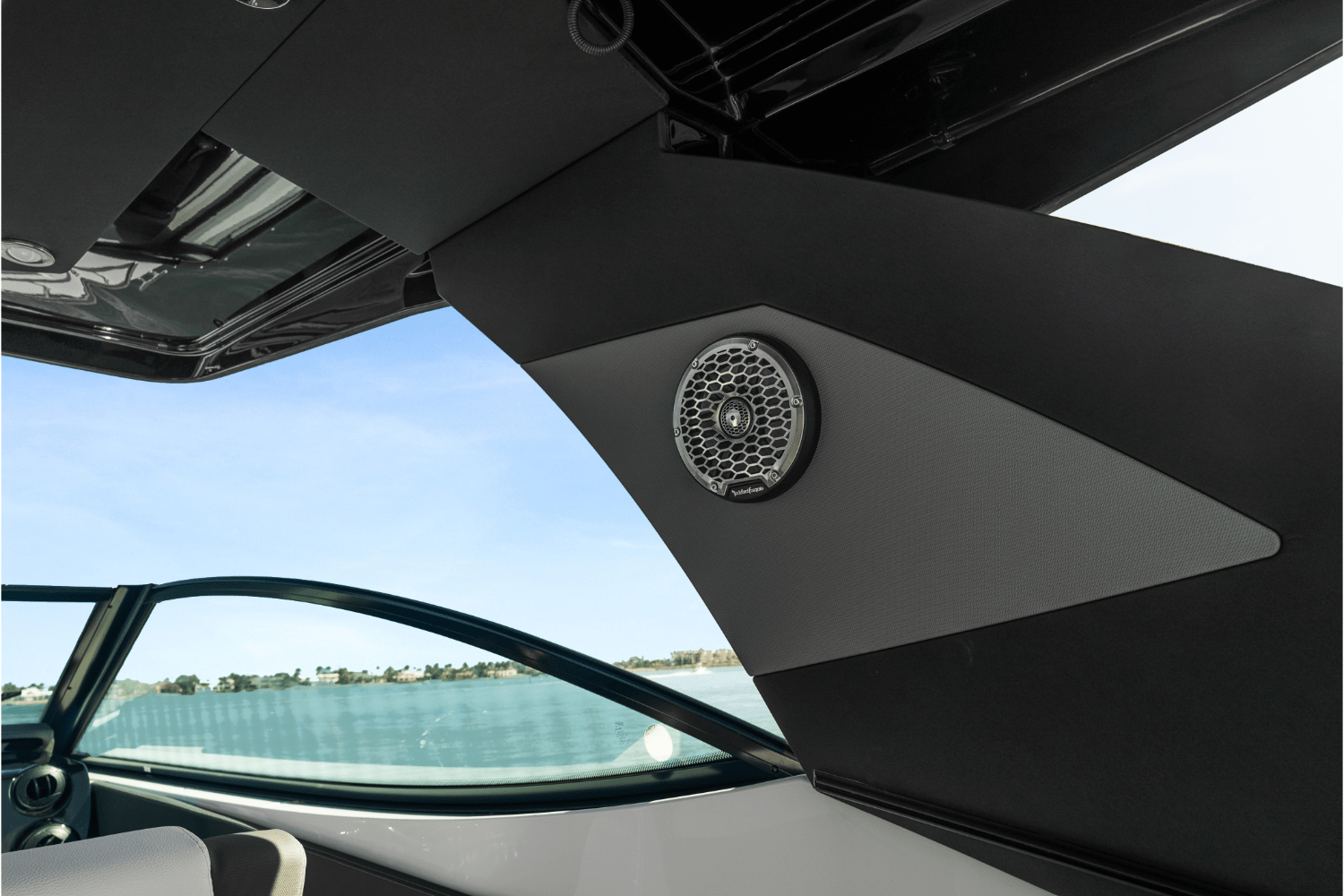 Slide: The Image of Cruisers 38 GLS Outboard 2026 - 72