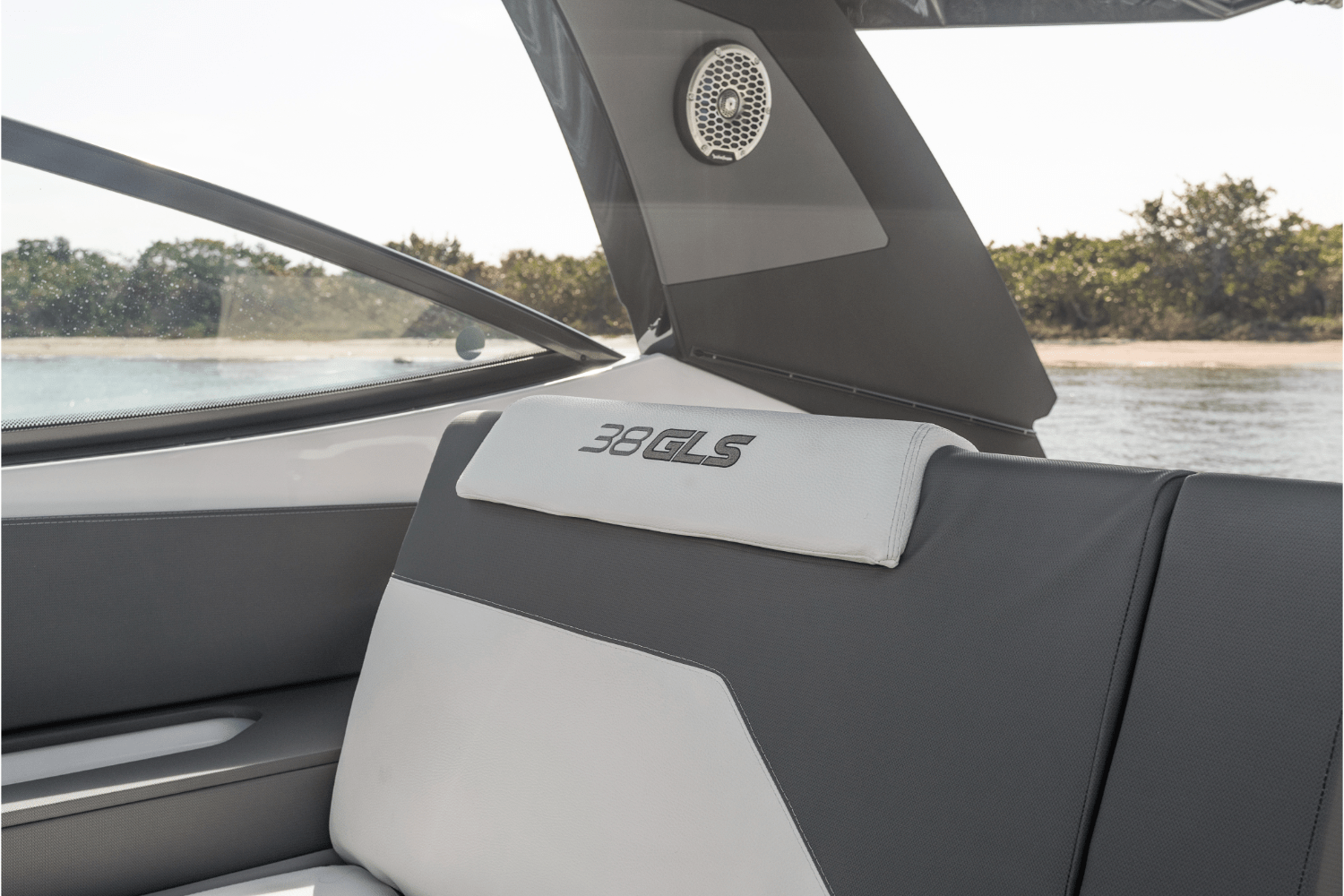 Slide: The Image of Cruisers 38 GLS Outboard 2026 - 73