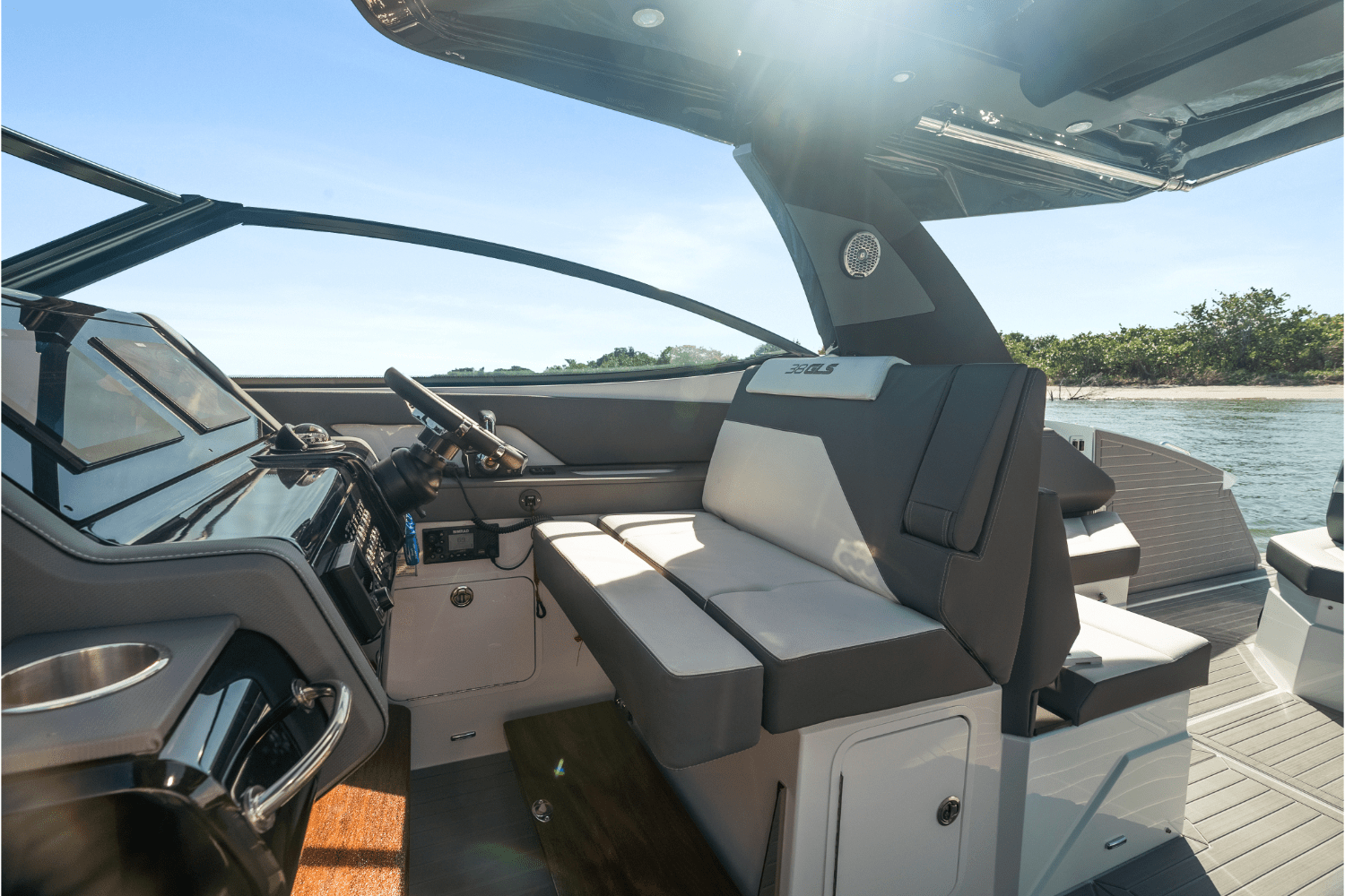 Slide: The Image of Cruisers 38 GLS Outboard 2026 - 74