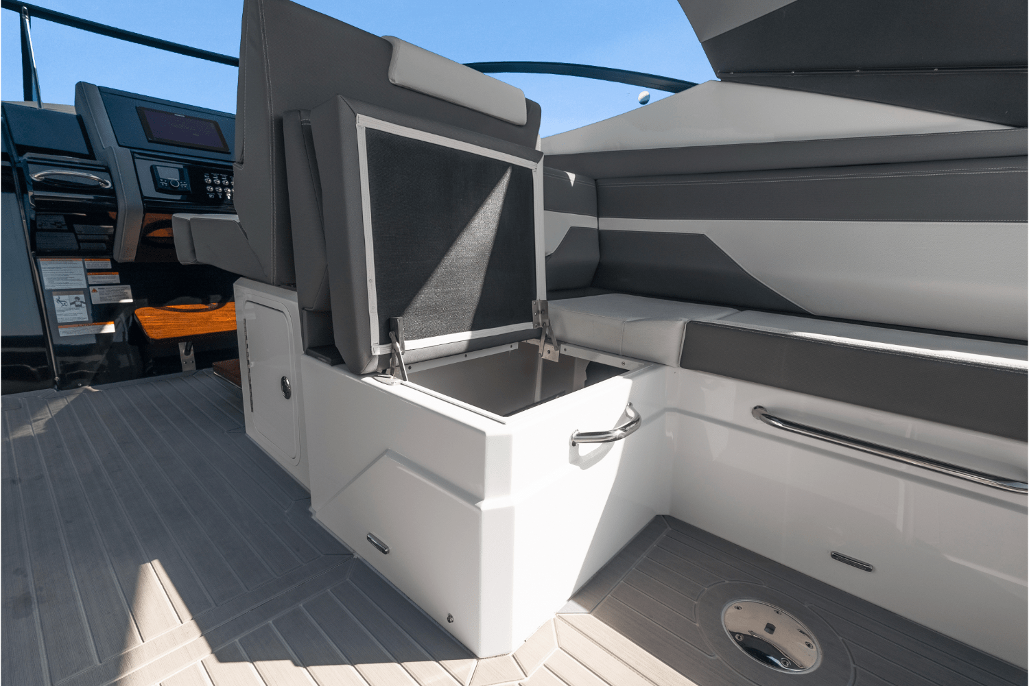 Slide: The Image of Cruisers 38 GLS Outboard 2026 - 75