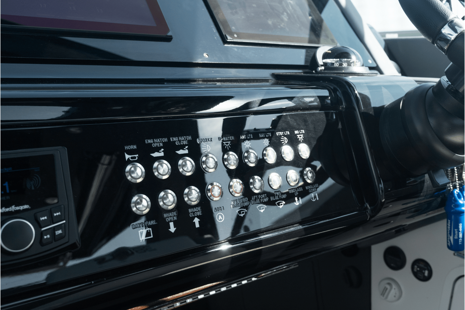 Slide: The Image of Cruisers 38 GLS Outboard 2026 - 77