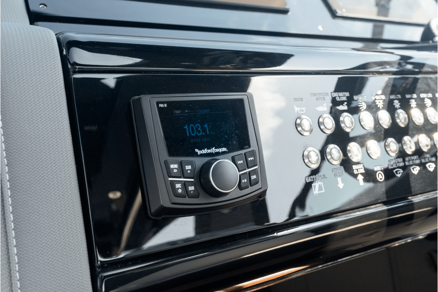 Slide: The Image of Cruisers 38 GLS Outboard 2026 - 78