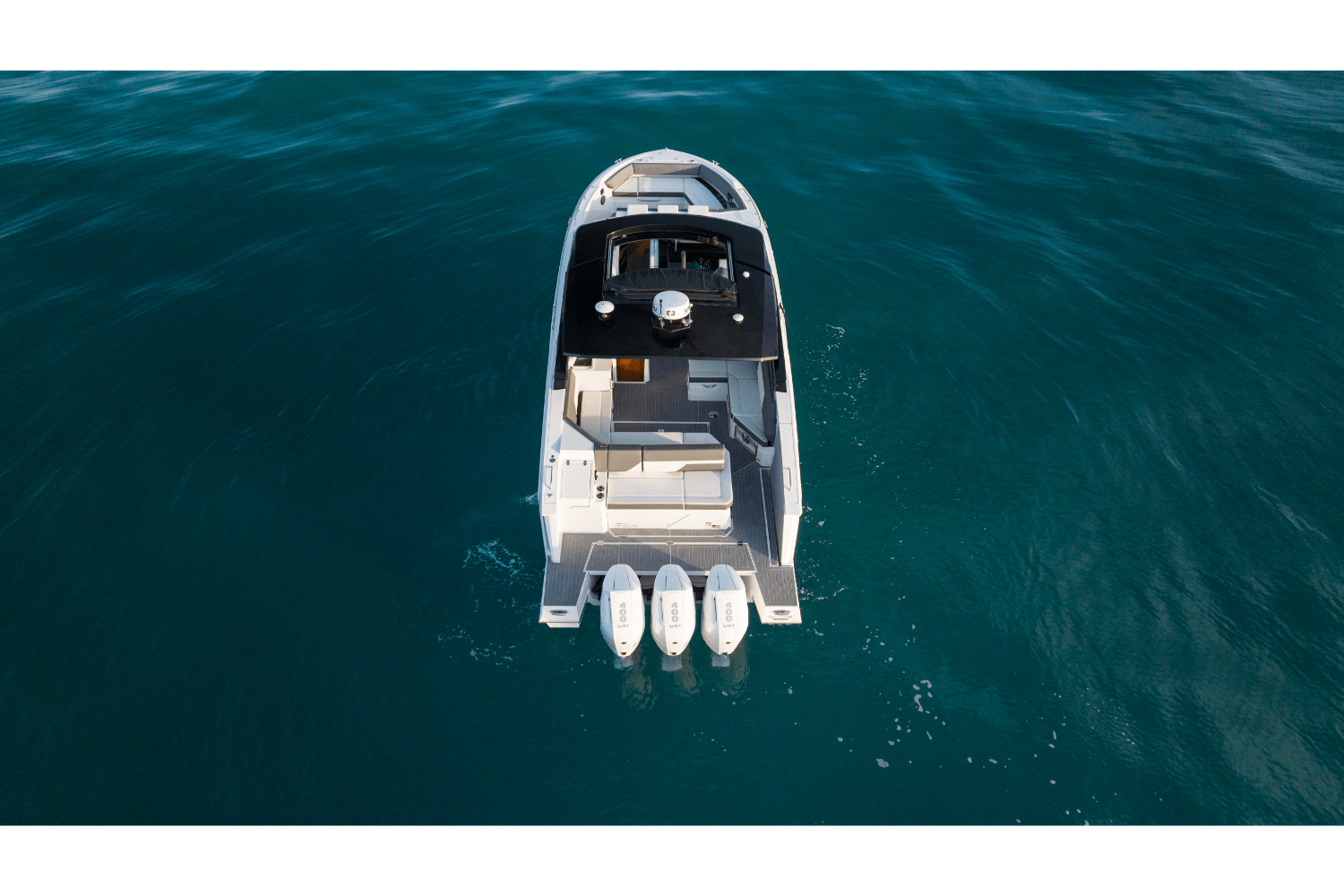 Slide: The Image of Cruisers 38 GLS Outboard 2026 - 8